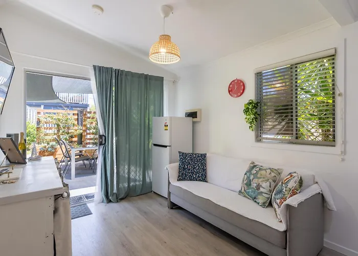 Zen Escape Guest House " Location 2" - Three Listings - Nooky Studio, Serene Loft, Chillax Rest, Zen Garden Tiny Home Brisbane